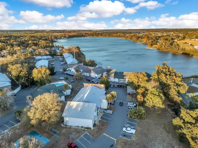 $150,000 | 404 Country Lane Northeast, Unit 404, Winter Haven, FL 33881