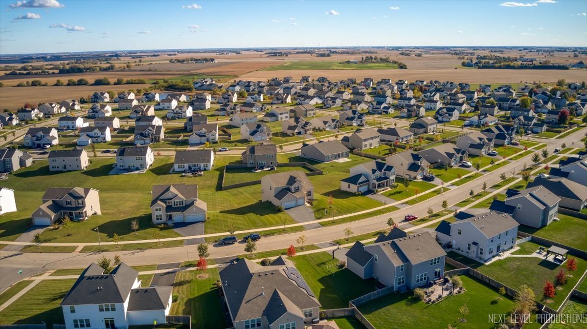 2236 Fairfax Way Yorkville, IL 60560 - Photo 25 of 28 a view of a city