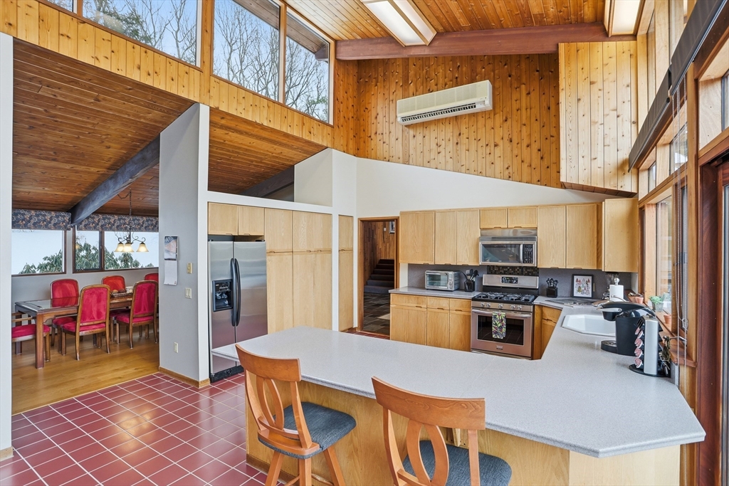 1090 North Road Carlisle, MA 01741 - Photo 4 of 42