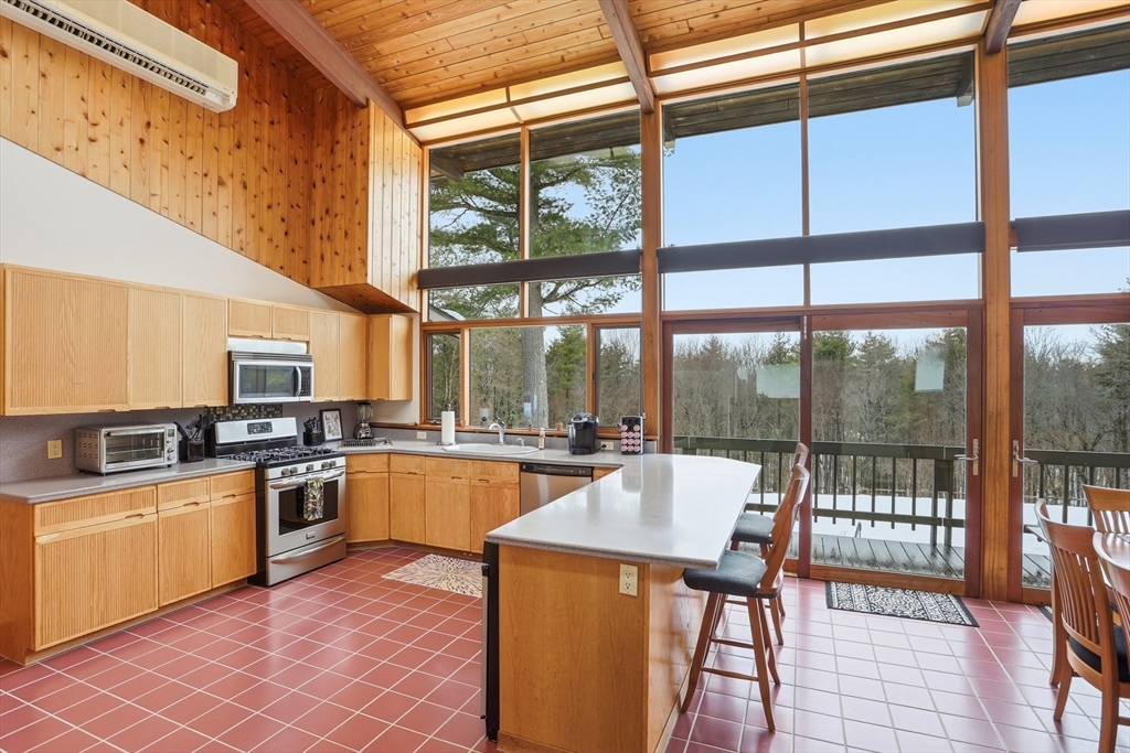 1090 North Road Carlisle, MA 01741 - Photo 5 of 42