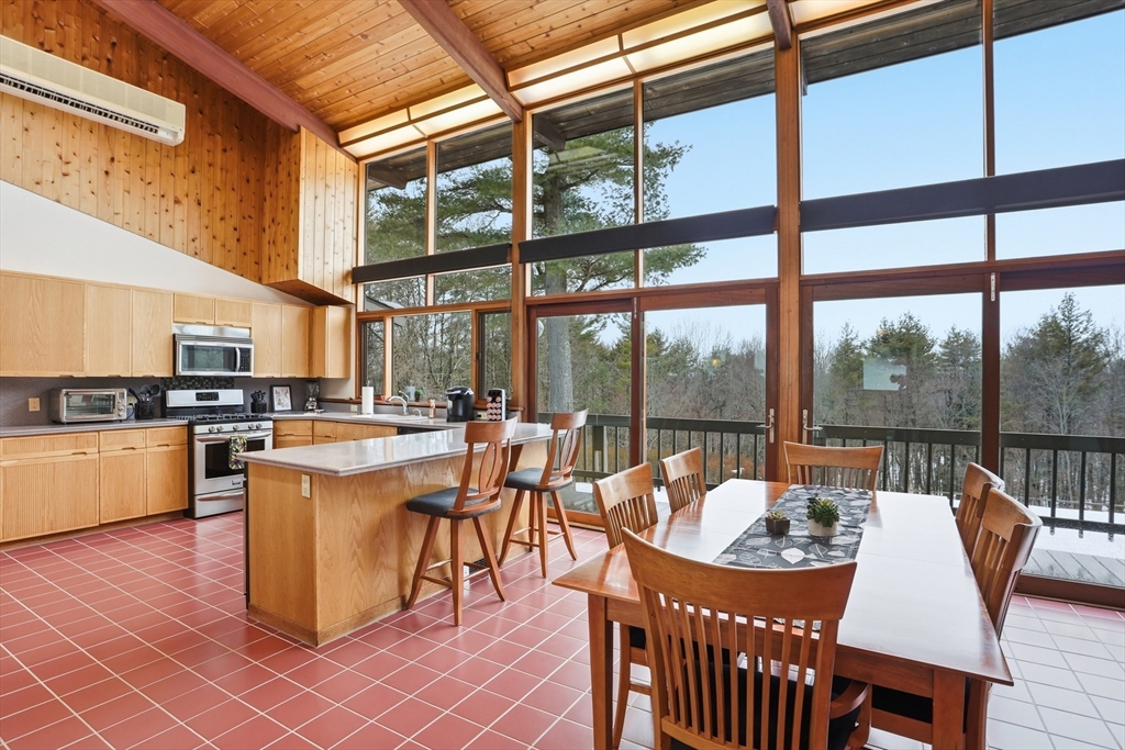 1090 North Road Carlisle, MA 01741 - Photo 9 of 42