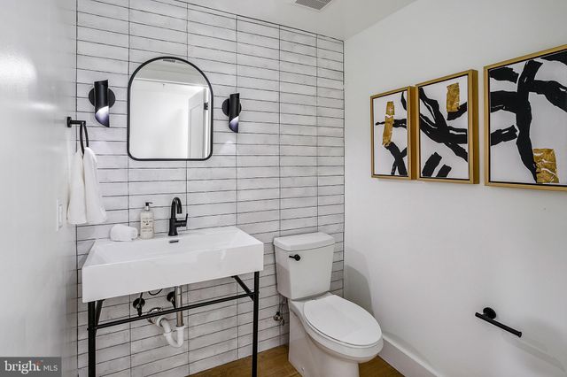 $975,000 | 312 South Washington Street, Unit 201, Alexandria, VA 22314