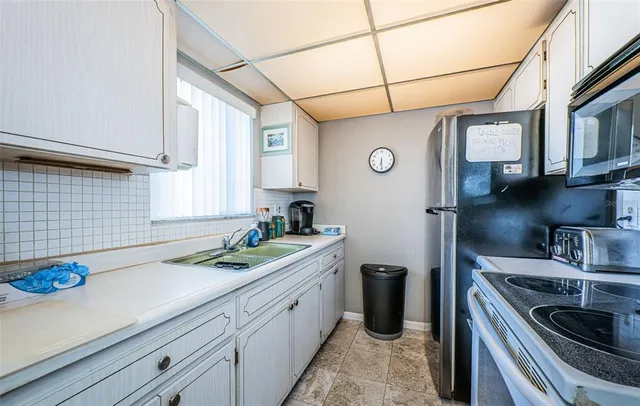 $60,000 | 2001 Greenbriar Boulevard, Unit 7, Clearwater, FL 33763