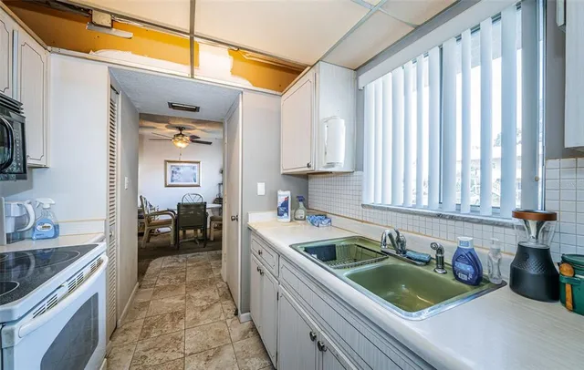 $60,000 | 2001 Greenbriar Boulevard, Unit 7, Clearwater, FL 33763