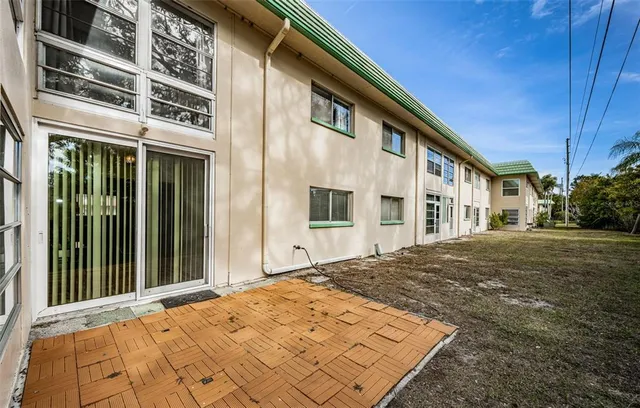 $60,000 | 2001 Greenbriar Boulevard, Unit 7, Clearwater, FL 33763