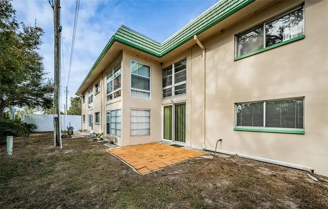 $60,000 | 2001 Greenbriar Boulevard, Unit 7, Clearwater, FL 33763