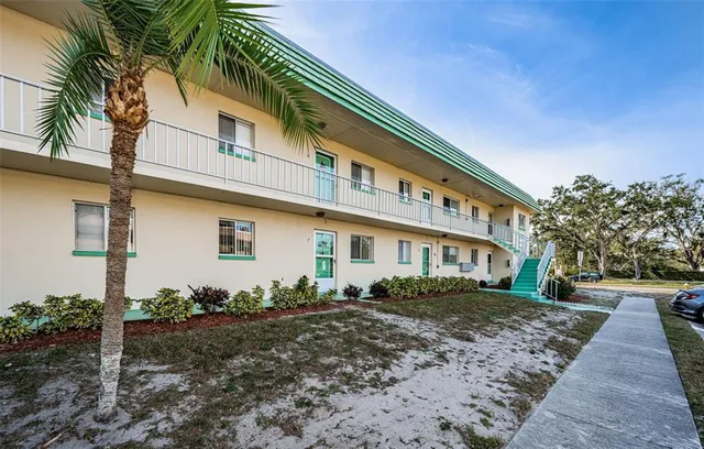 $60,000 | 2001 Greenbriar Boulevard, Unit 7, Clearwater, FL 33763