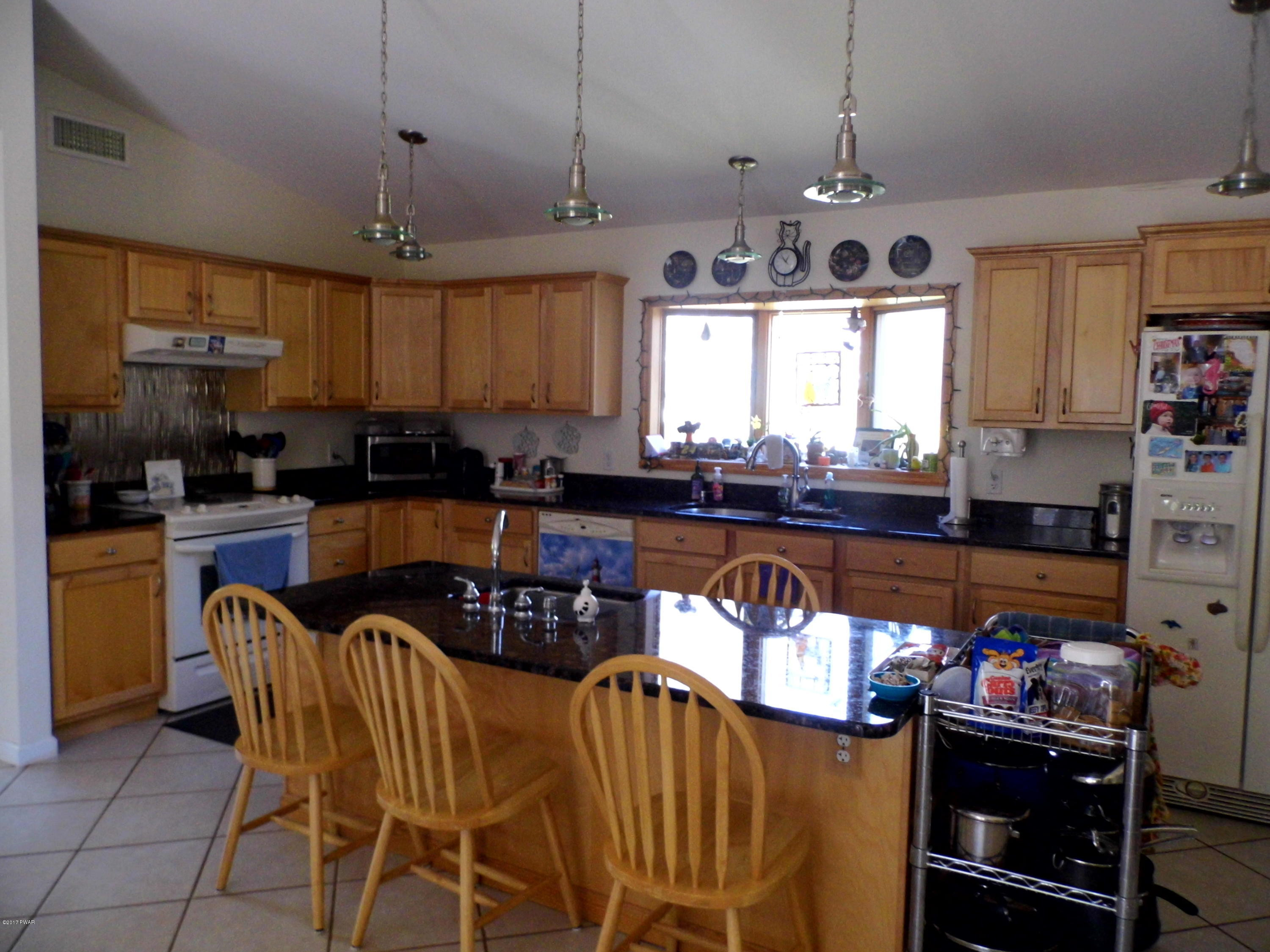 44 Pradon Road Sterling, PA 18463 - Photo 2 of 15