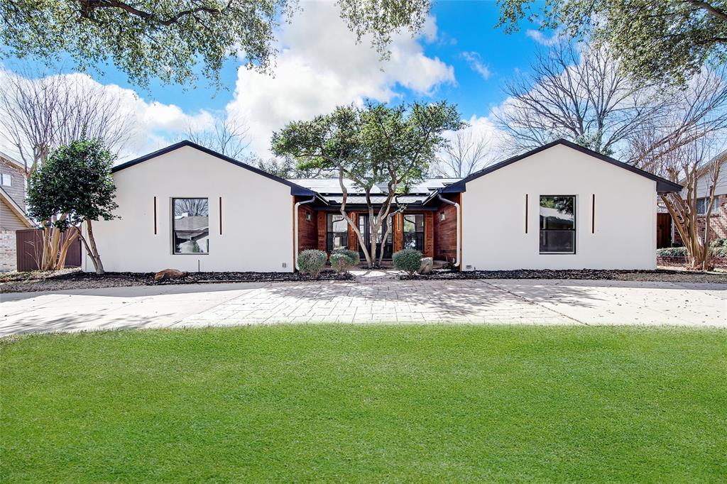 a view of a backyard of the house