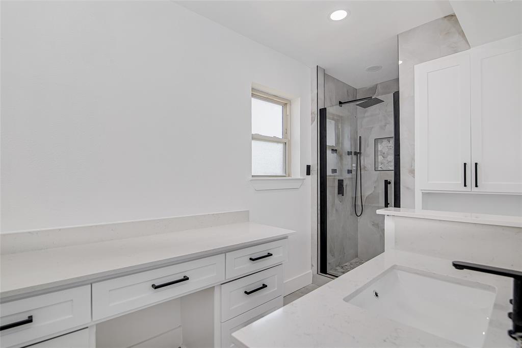 7992 Fallmeadow Lane Dallas, TX 75248 - Photo 19 of 30 walk in closet with window