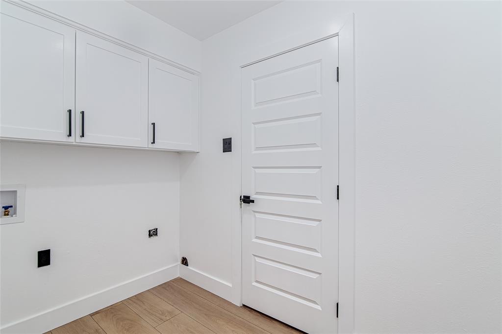 7992 Fallmeadow Lane Dallas, TX 75248 - Photo 24 of 30 a view of walk in closet with empty racks