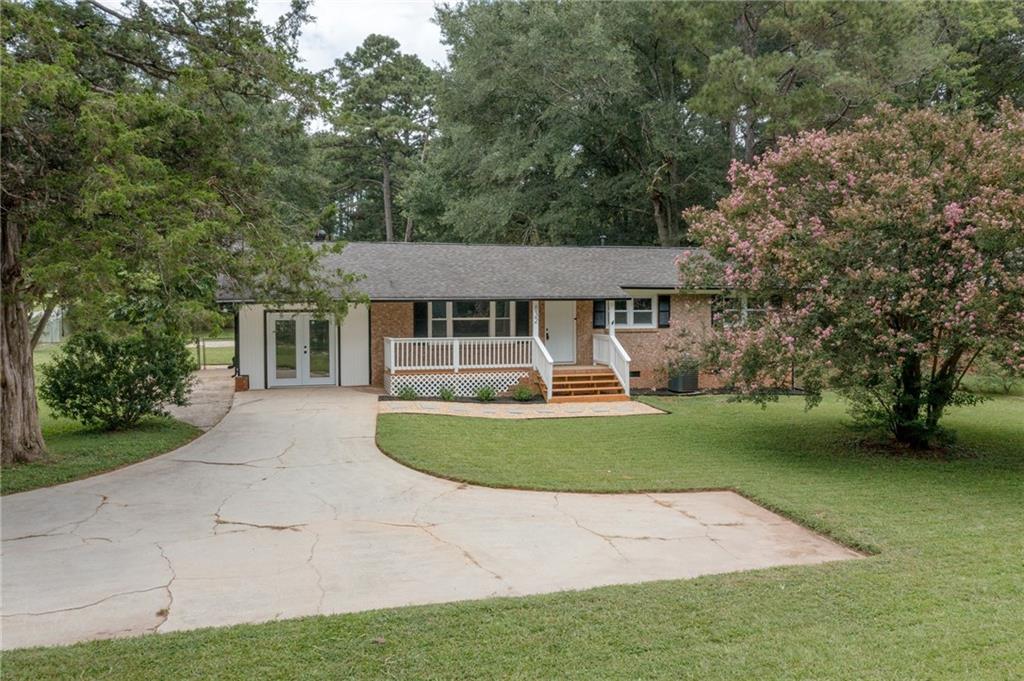 832 Virginia Court Southeast Conyers, GA 30094 - Photo 2 of 30