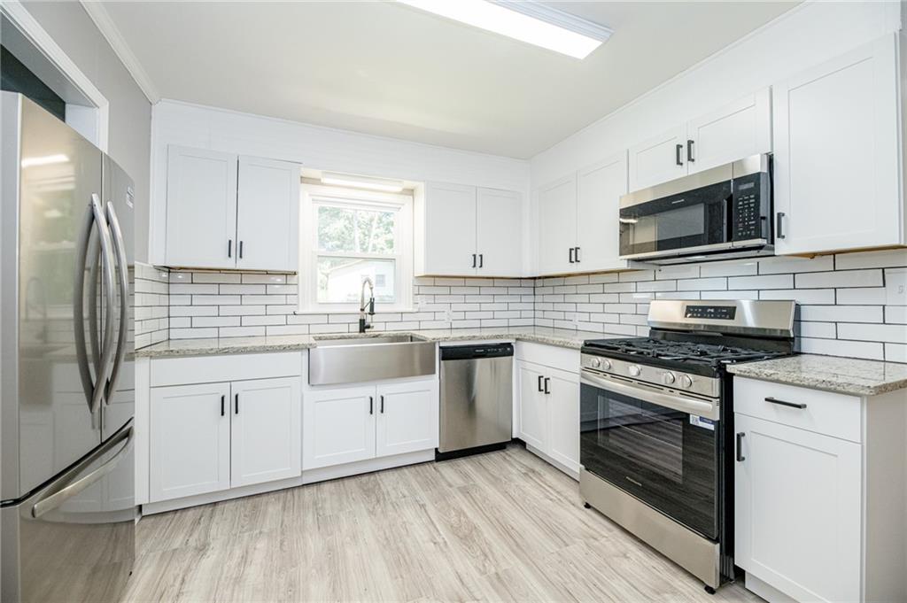 832 Virginia Court Southeast Conyers, GA 30094 - Photo 4 of 30