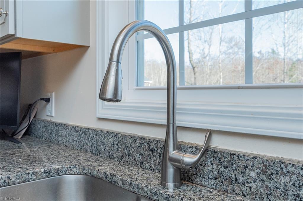 3659 Old Mountain Road Lexington, NC 27292 - Photo 16 of 39