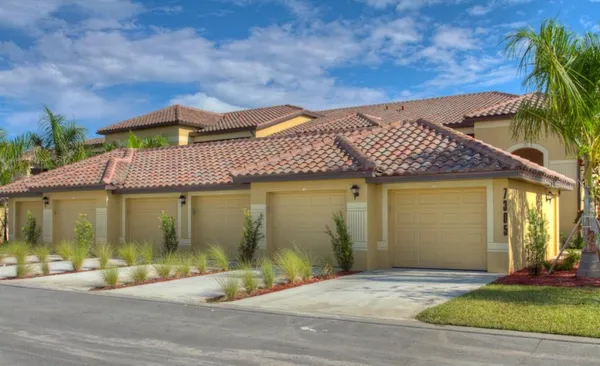 $2,600 | 7305 River Hammock Drive, Unit 206, Bradenton, FL 34212