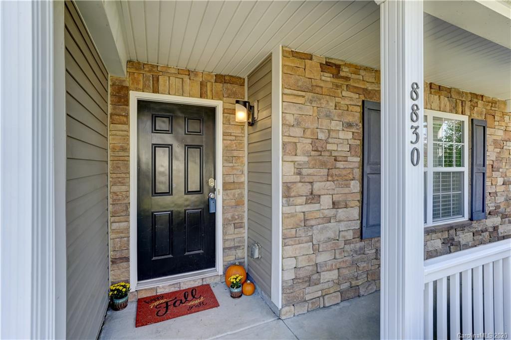 8830 Chalkstone Road Charlotte, NC 28216 - Photo 5 of 40 Gallery Image 5