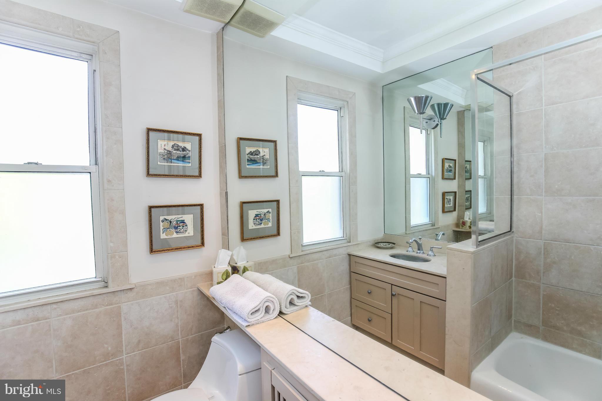 2006 Columbia Road Northwest, Unit 20 Washington, DC 20009 - Photo 11 of 15 Bath