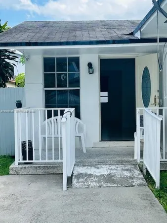 $2,900 | 3418 Southwest 23rd Terrace, Unit 3418, Miami, FL 33145
