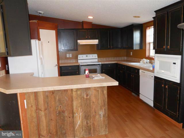 13142 Goldizen Lane Clear Spring, MD 21722 - Photo 6 of 18 Kitchen