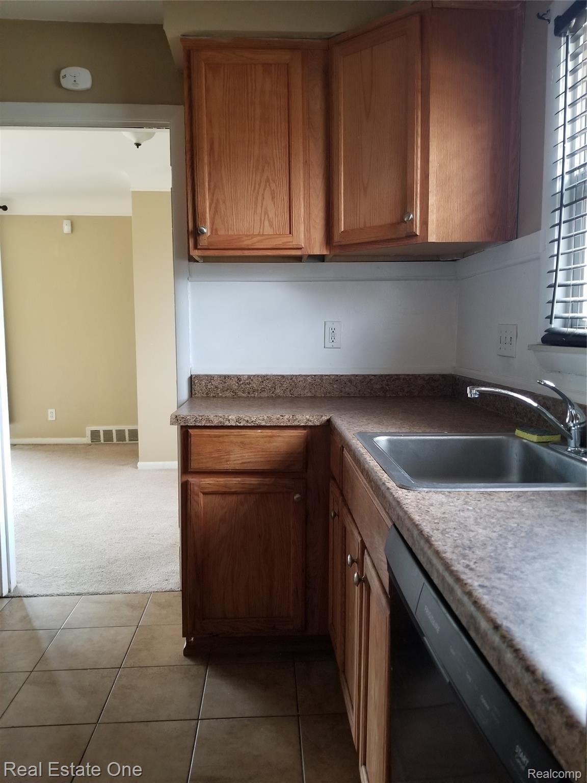 24601 Scotia Road Oak Park, MI 48237 - Photo 11 of 30 kitchn.jpg