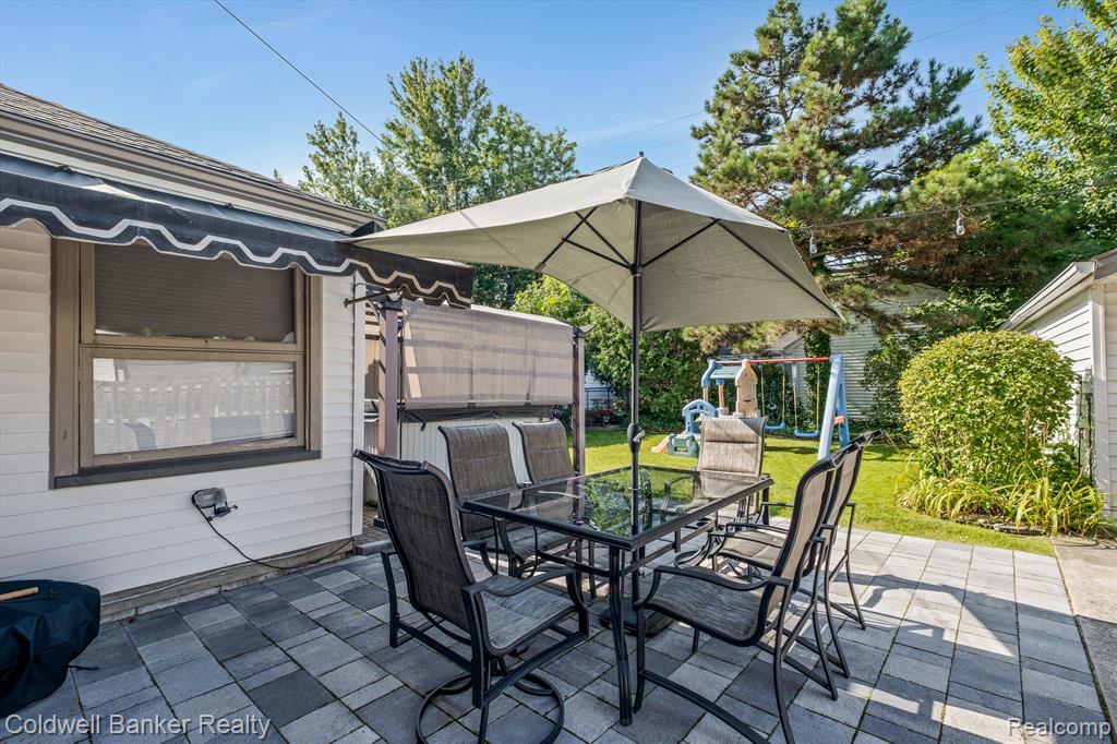 1585 Fairholme Road Grosse Pointe Woods, MI 48236 - Photo 25 of 28