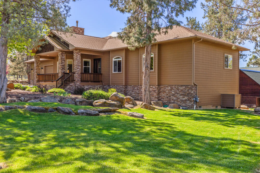 6352 Sanderling Road Klamath Falls, OR 97601 - Photo 2 of 65 Front of Home
