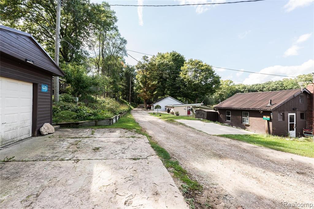 2555 Melvin Road Pinckney, MI 48169 - Photo 11 of 32