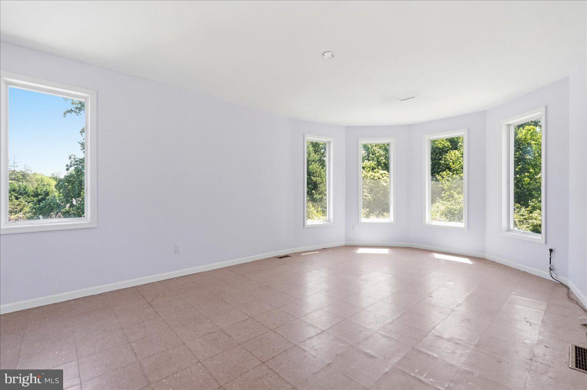 73 Church Road Arnold, MD 21012 - Photo 18 of 29 an empty room with windows
