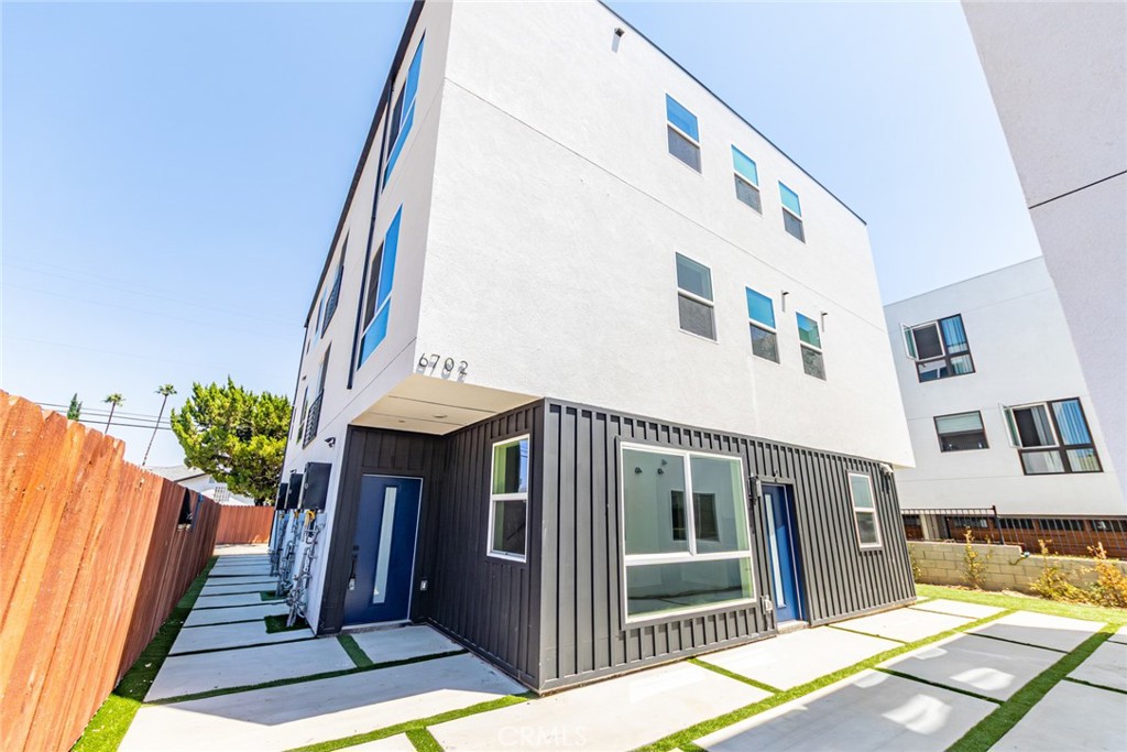6700 Balboa Boulevard, Unit 1 Van Nuys, CA 91406 - Photo 38 of 54 a view of a house with a door