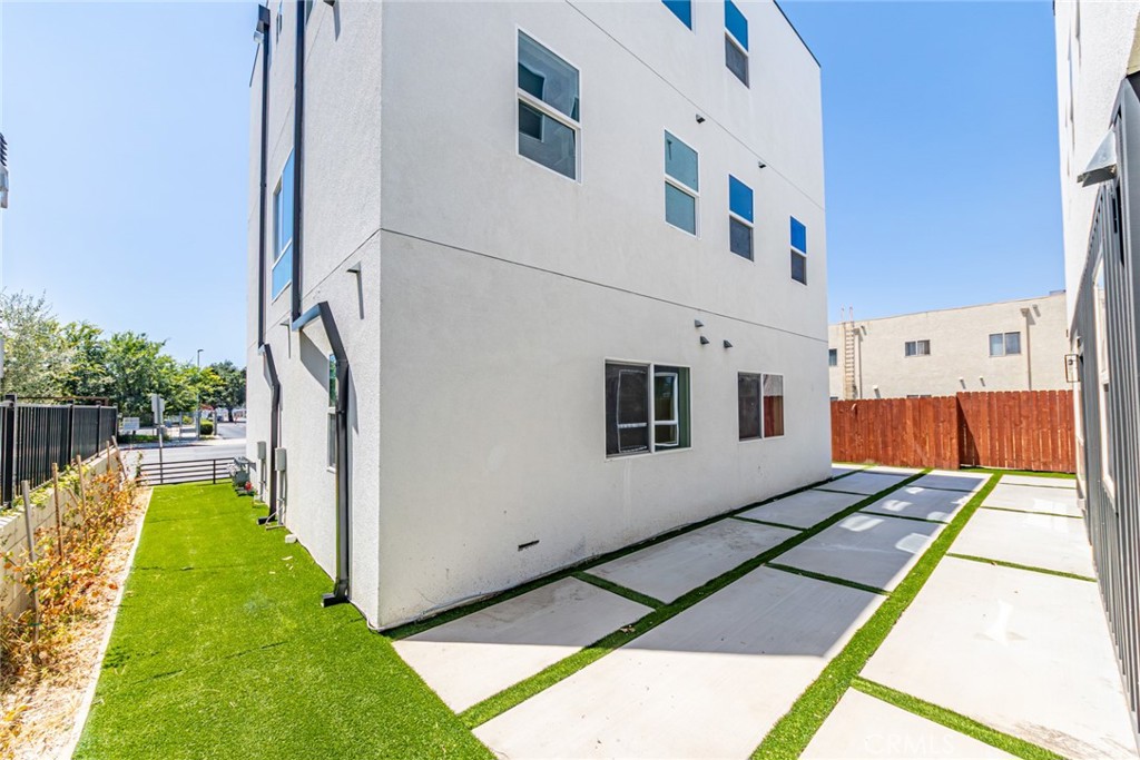 6700 Balboa Boulevard, Unit 1 Van Nuys, CA 91406 - Photo 42 of 54 a view of balcony with yard