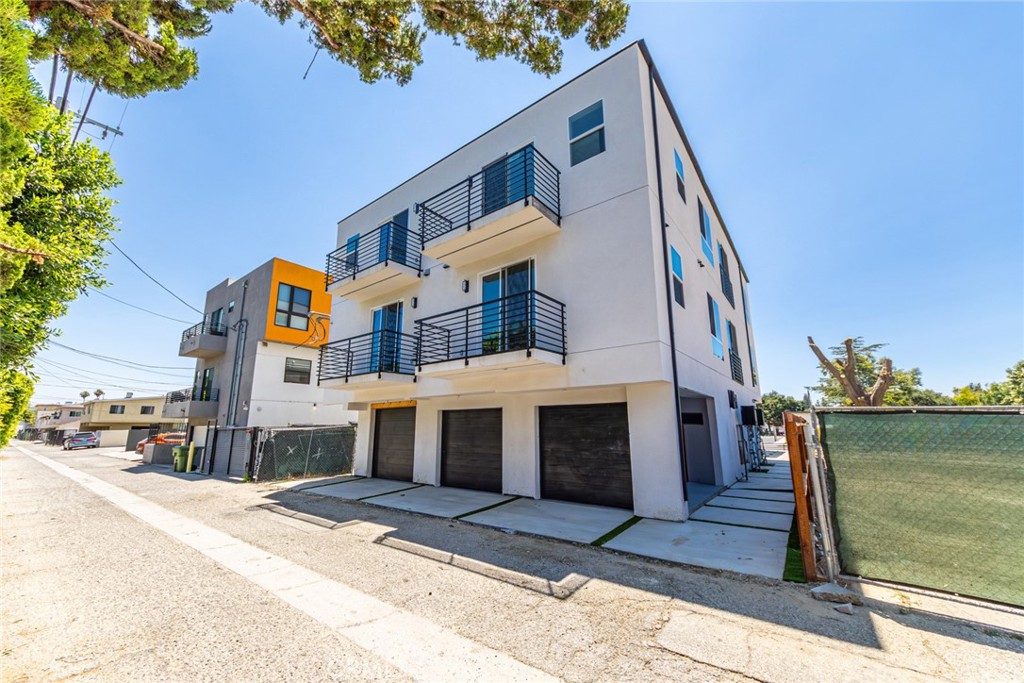 6700 Balboa Boulevard, Unit 1 Van Nuys, CA 91406 - Photo 46 of 54 a front view of a building with street