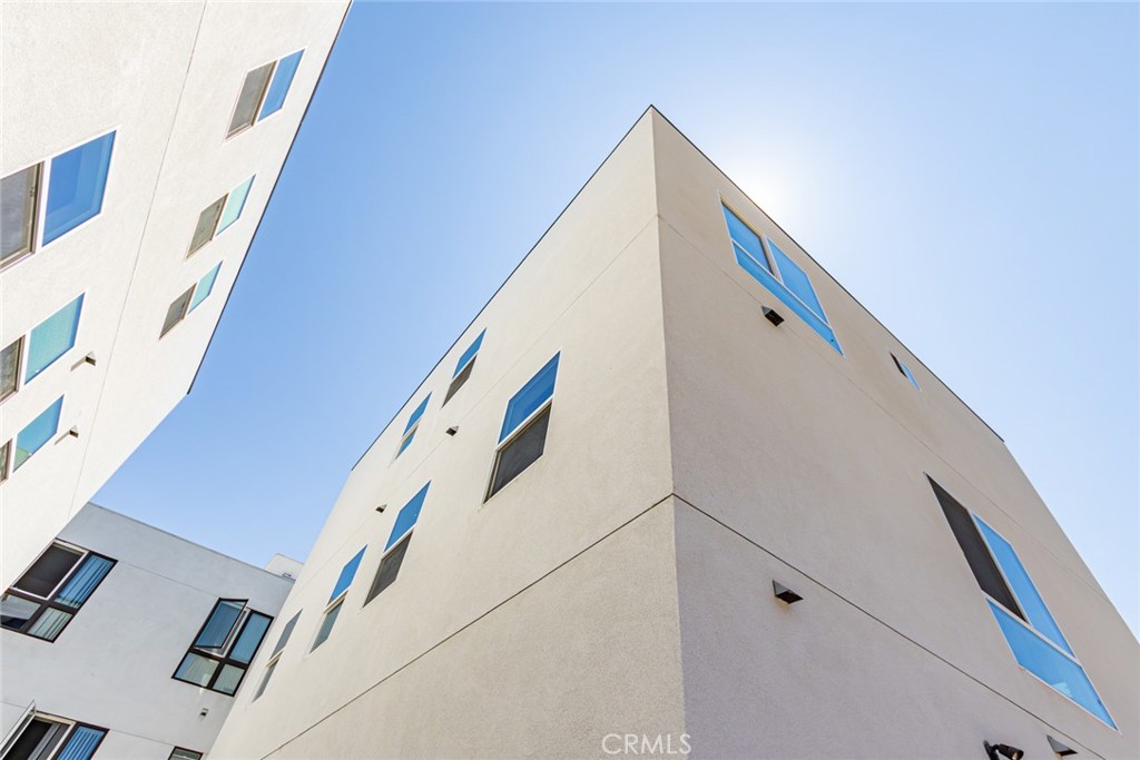 6700 Balboa Boulevard, Unit 1 Van Nuys, CA 91406 - Photo 48 of 54 a view of a stairs and an entryway