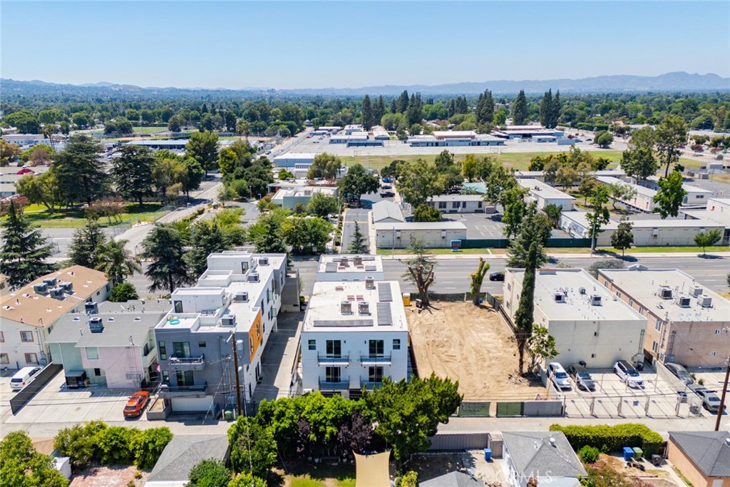 6700 Balboa Boulevard, Unit 1 Van Nuys, CA 91406 - Photo 51 of 54 an aerial view of a city with lots of residential buildings