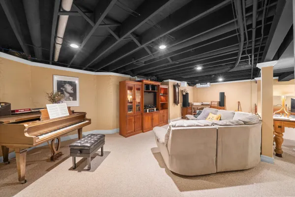 $585,000 | 1042 Equestrian Drive, South Lyon, MI 48178