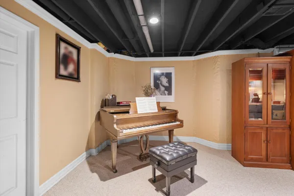 $585,000 | 1042 Equestrian Drive, South Lyon, MI 48178