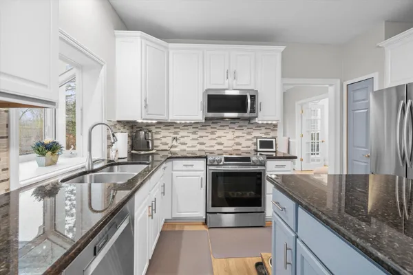 $585,000 | 1042 Equestrian Drive, South Lyon, MI 48178