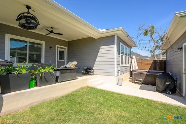 a view of outdoor space yard and porch