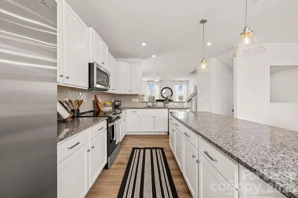 $2,575 | 1018 Fairway Green Lane, Unit LANDON 4BR, Charlotte, NC 28216