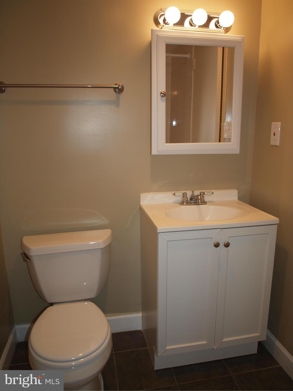 2030 F Street Northwest, Unit 901 Washington, DC 20006 - Photo 7 of 12 Bath