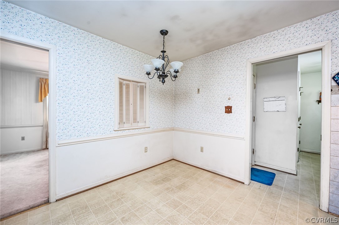 531 Huntington Road Colonial Heights, VA 23834 - Photo 13 of 25 Eat-in kitchen view into the formal dining room, t