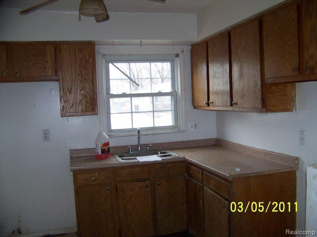27106 Florence Street Inkster, MI 48141 - Photo 5 of 12 3-5 015