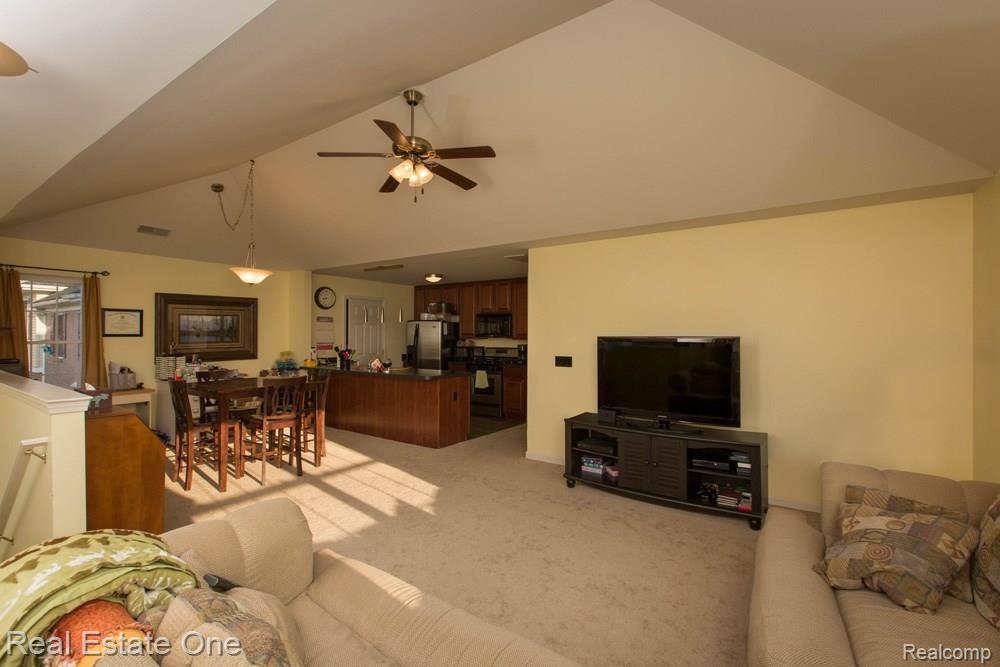 1106 Rial Lake Drive, Unit 49 Howell, MI 48843 - Photo 6 of 13 IMG_2606.JPG