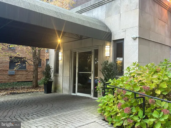 a view of a entrance of the house