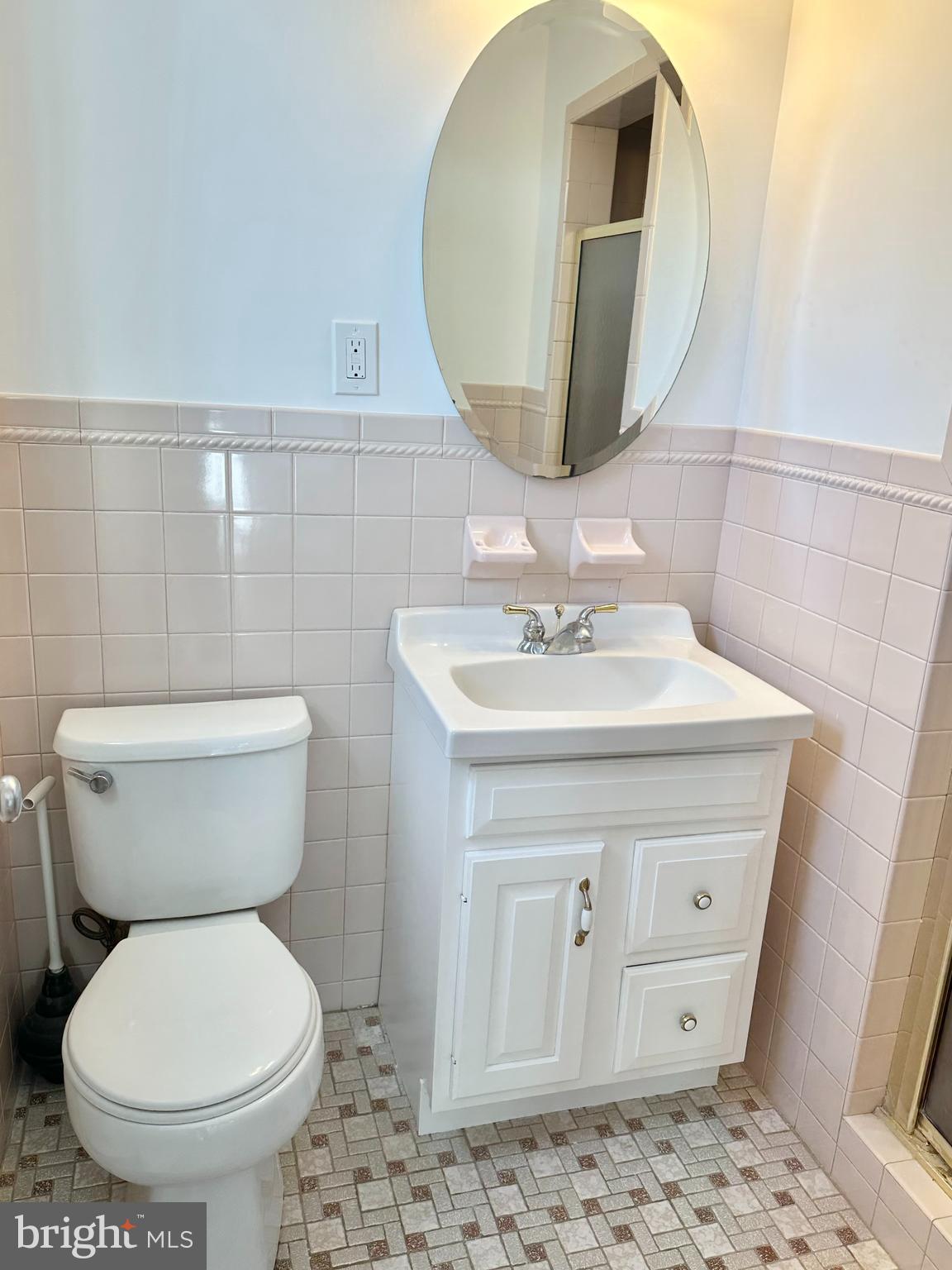 40 Old Lancaster Road, Unit 205 Merion Station, PA 19066 - Photo 15 of 39 Primary en suite bathroom