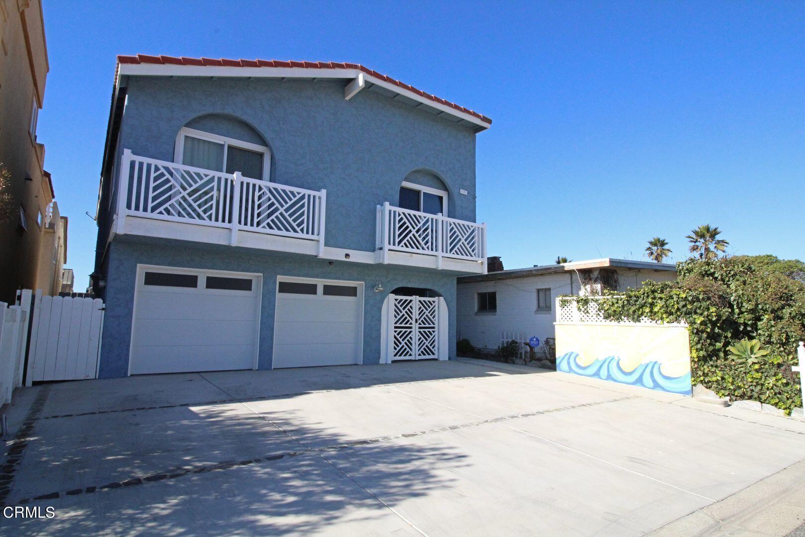 4185 Sunset Lane Oxnard, CA 93035 - Photo 28 of 32 a front view of a house with a yard