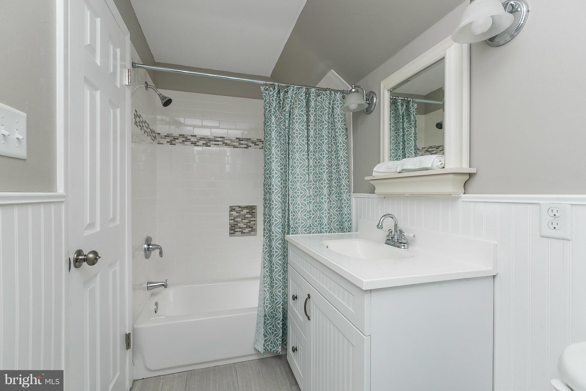 1047 Hook Road Westminster, MD 21157 - Photo 18 of 30 Upstairs Centrally Located Bathroom