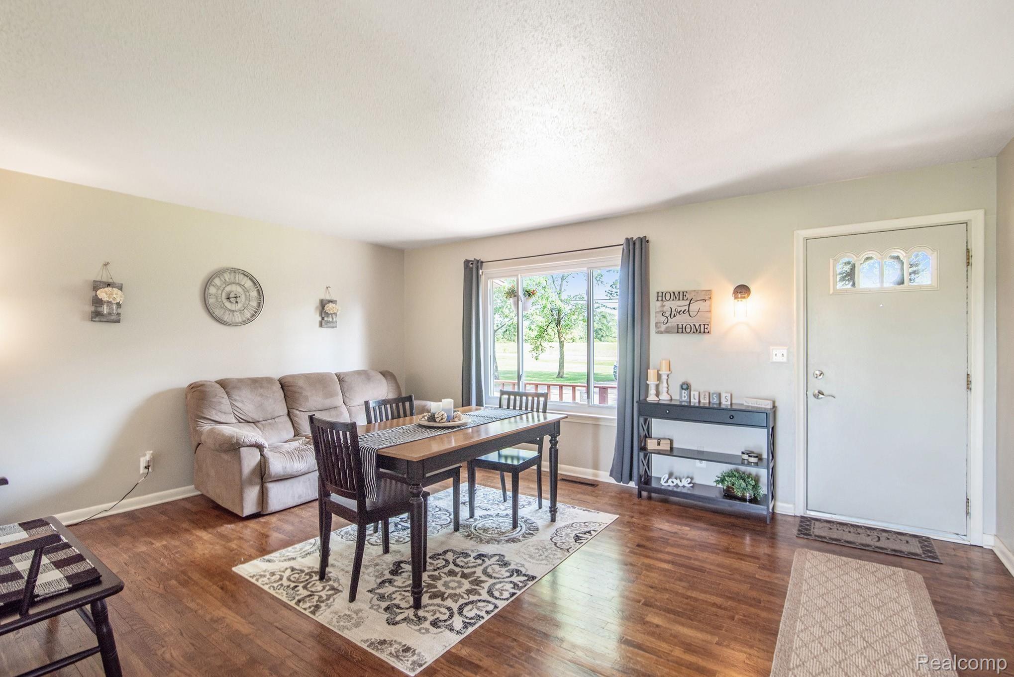 5294 Kelly Road Flint, MI 48504 - Photo 5 of 20 DSC_0333.jpg