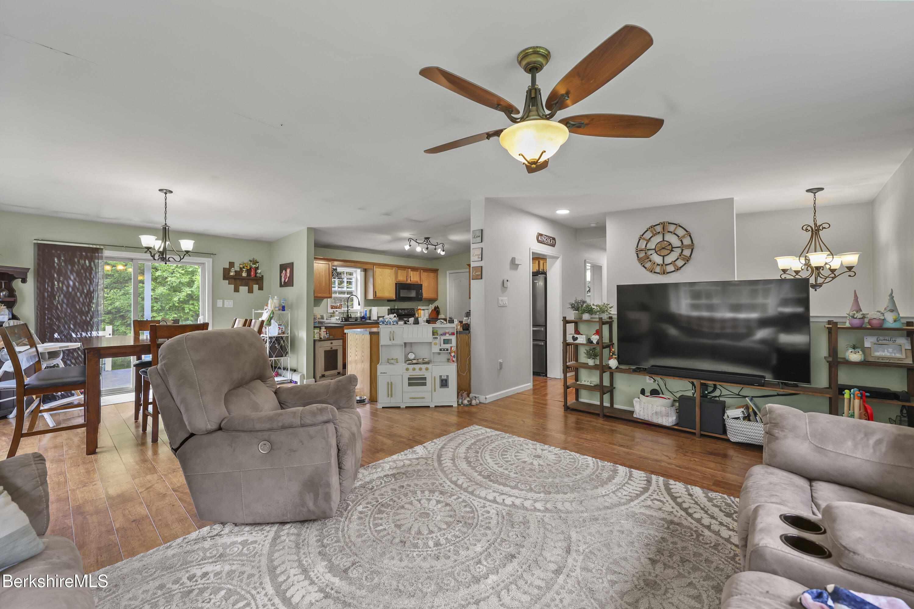 32 Scott Road Savoy, MA 01256 - Photo 32 of 52 25 Living Room