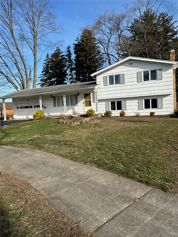$255,000 | 40 Flagstaff Drive, Irondequoit, NY 14622