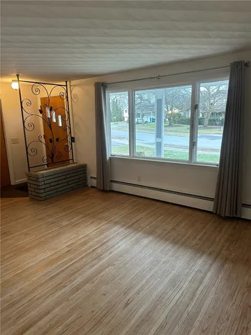 $255,000 | 40 Flagstaff Drive, Irondequoit, NY 14622